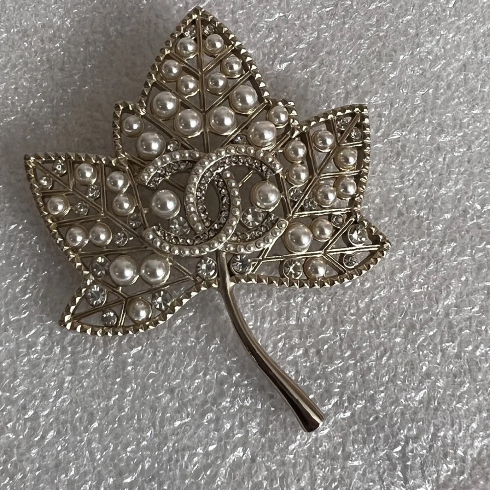 Extremely Rare Chanel Maple Leaf Brooch Pin - Made in France preowned